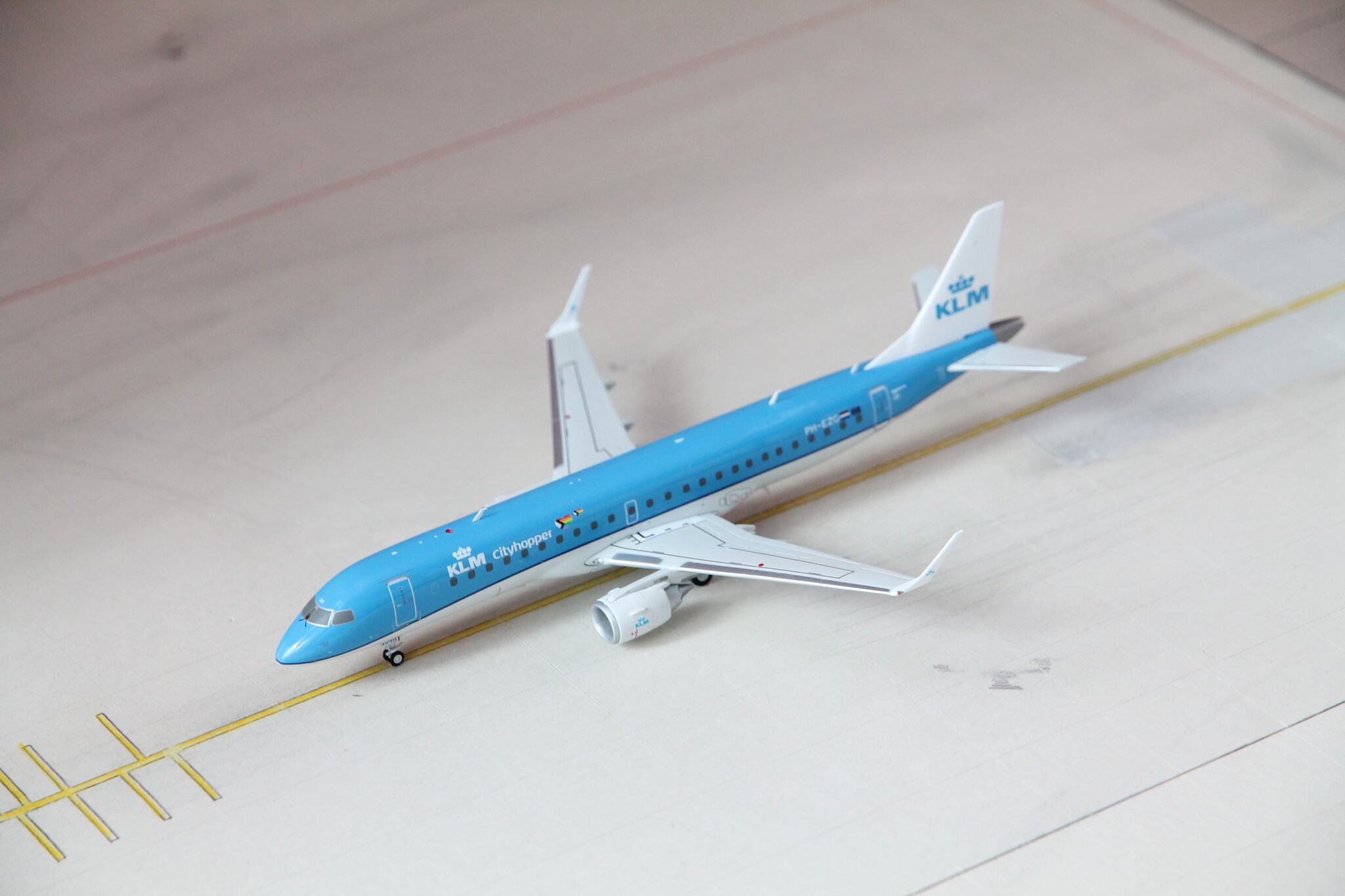 JC Wings 1:200 KLM "Progress Pride" Embraer ERJ190